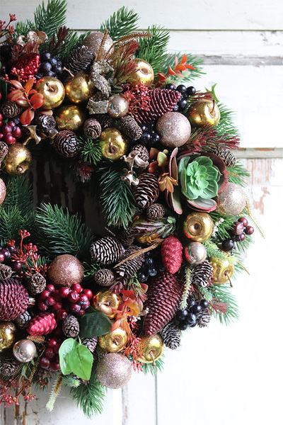 Bordo Pine, wianek świąteczny z sukulentem, śr.30cm