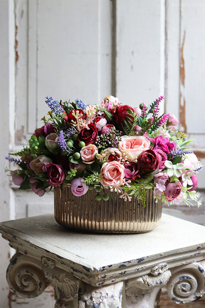 Bella Lux, kompozycja kwiatowa w złotym naczyniu