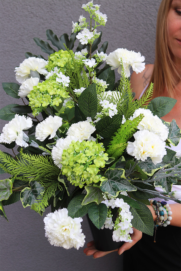 White Heaven, komplet dekoracji nagrobnych