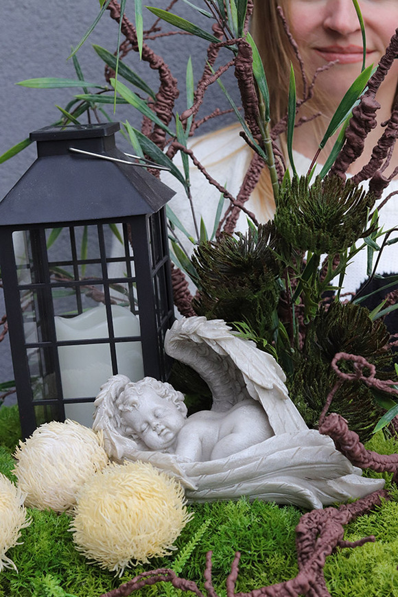 Solaris Angel, dekoracja nagrobna z lampionem