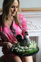 Kogucik Modern, wielkanocny stroik na czarnej tacy