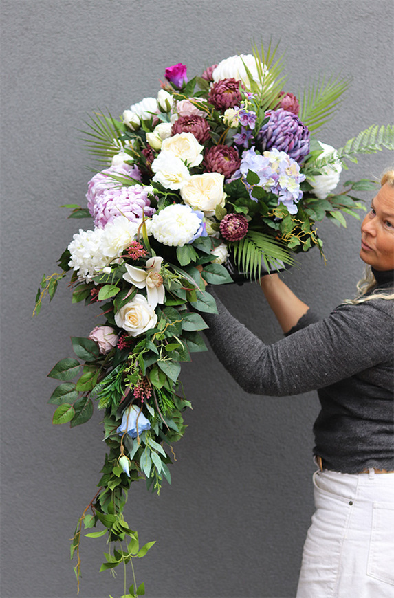 Lerre, kompozycja nagrobna w plastikowej misie