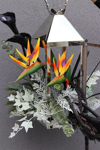 Angelo Garden Black Strelizia, lampion nagrobny z kwiatami