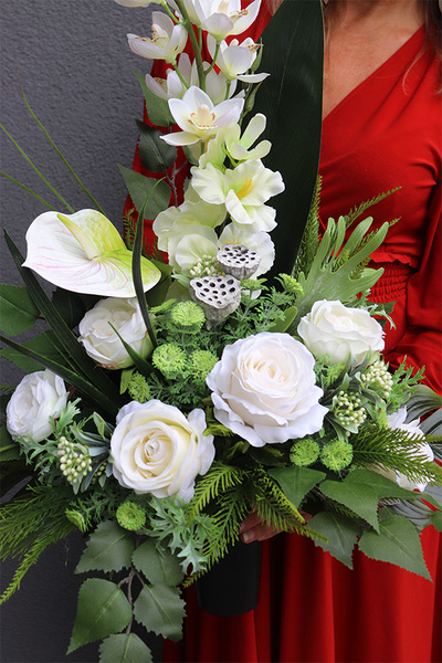 Biała Kamelia Fluena, bukiet nagrobny we wkładzie