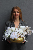 Lorient Gold Big, kompozycja kwiatowa w złotej misie