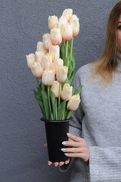 Tulippo New Design, nowoczesny bukiet nagrobny we wkładzie, dł.53cm  