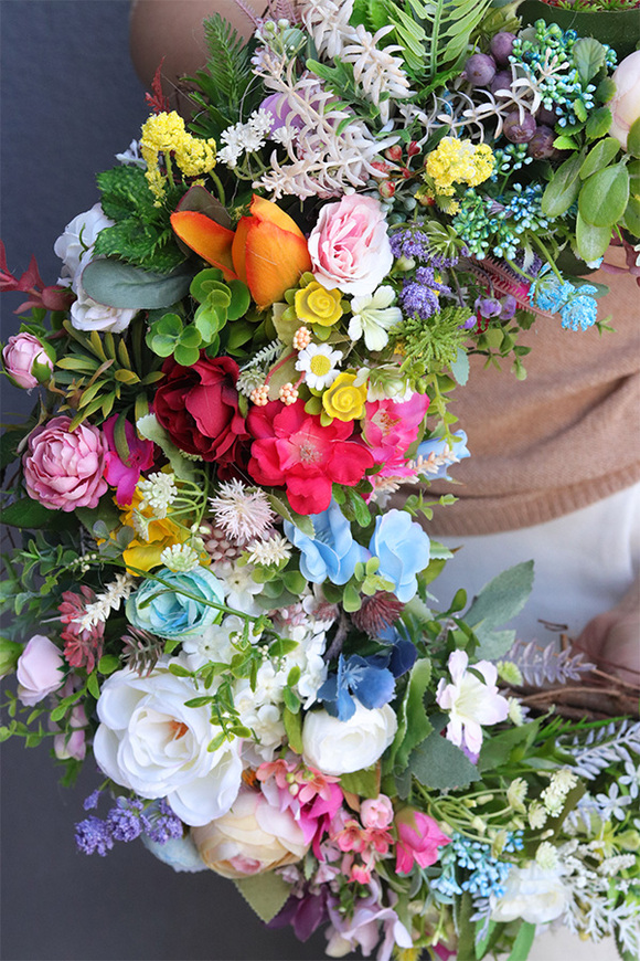 Augustino Flowers, asymetryczny wianek kwiatowy