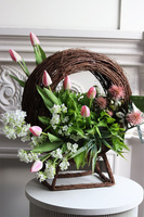 Seleste, wiosenna dekoracja kwiatowa z tulipanami