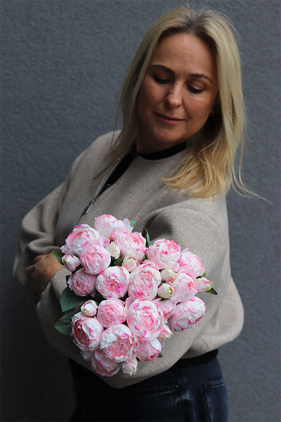 Peonies, bukiet różowych peoni