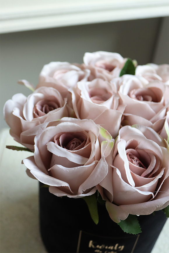 Rosie, welurowy flowerbox z różami