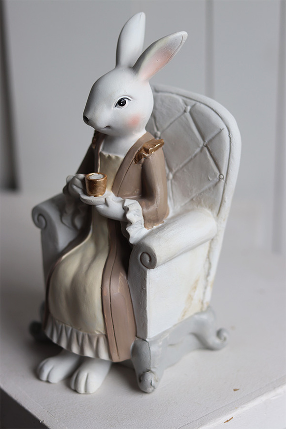 Bunny Cottage Beige, figurka wielkanocna zajączek