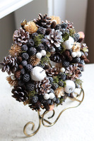 Leśne Skarby 2, dekoracyjny wianek z szyszek