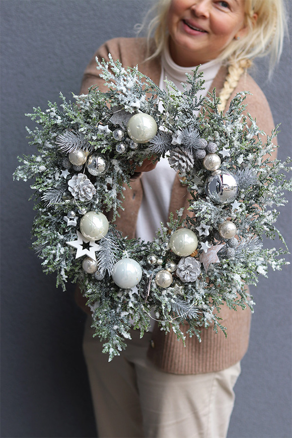 Mroźny Las, zimowy wianek na drzwi LED