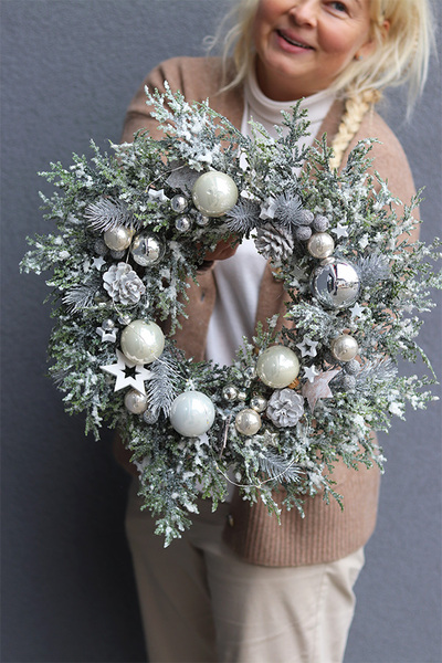 Mroźny Las, zimowy wianek na drzwi LED