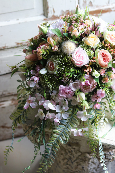 Manfredo Leto, kompozycja kwiatowa w białym naczyniu, wym.34x52cm 