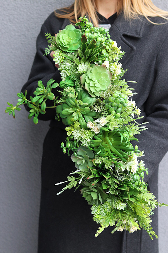 Suculentas Longia 2, kompozycja sukulenty w długiej donicy