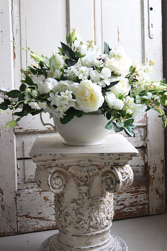 Florencja Vase, kompozycja kwiatowa w białym naczyniu, wym.41x76cm  