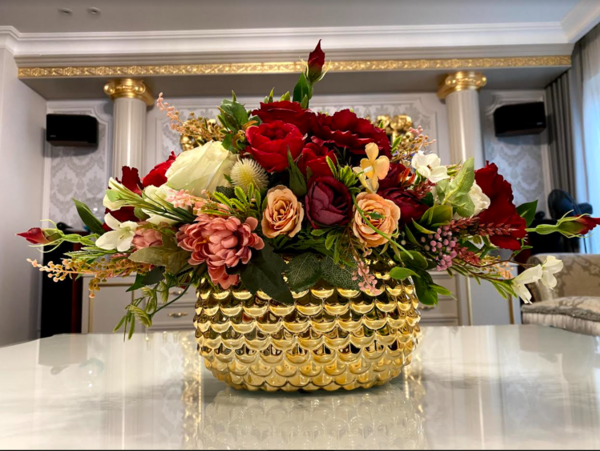 bogata kompozycja w złotym naczyniu, Goldie & Red, wym.37x53cm