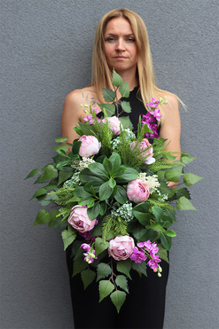 OD RĘKI Pudretta 2, kompozycja nagrobna w misie, wym.36x80cm