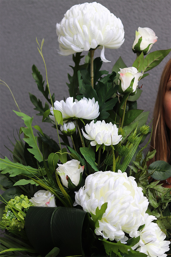 Nelema White, komplet dekoracji nagrobnych