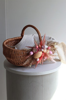 Debbie Pink, dekorowany koszyczek wielkanocny z serwetką