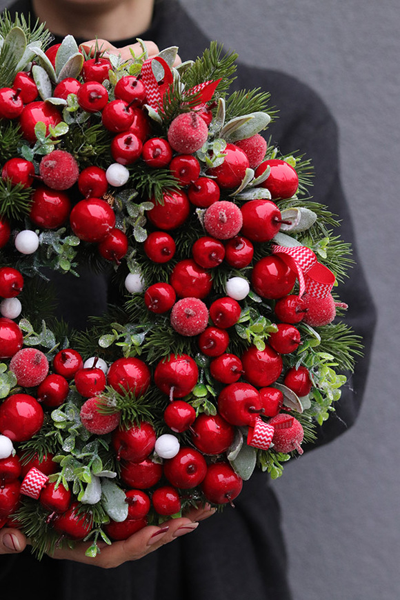 Red Berry Winter, świąteczny wianek z owocami