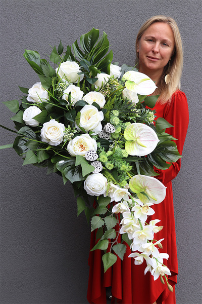 Biała Kamelia Fluena, elegancka kompozycja nagrobna