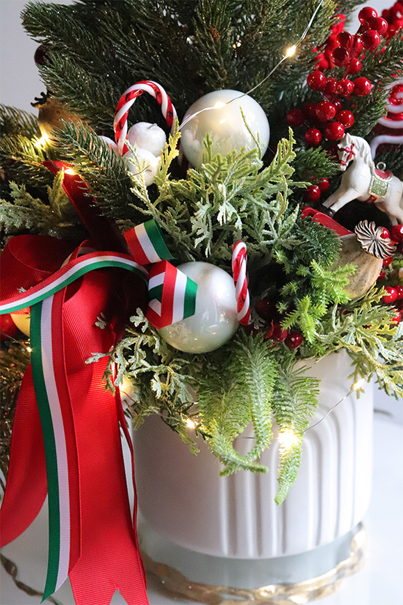 Red Landia, realistyczna choinka świąteczna z przybraniem