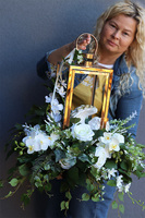 Angelo Garden Goldi, kompozycja nagrobna ze złotym lampionem