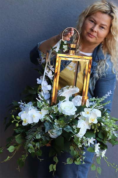 Angelo Garden Goldi, kompozycja nagrobna ze złotym lampionem