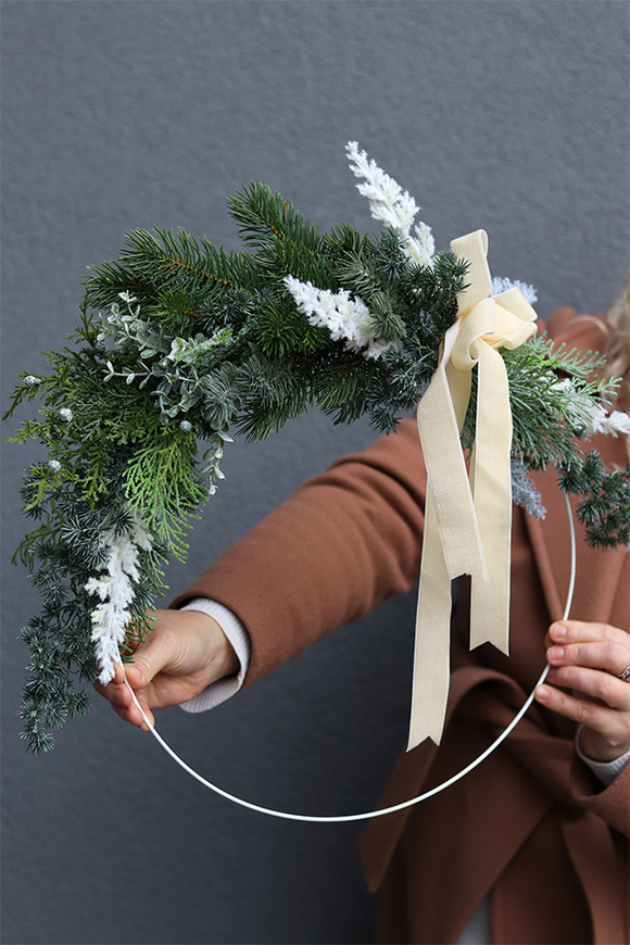 Subtelle Frozen, świąteczny wianek na obręczy