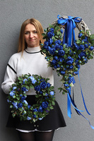 Blue Rose Garden, niebieski wianek kwiatowy z różami