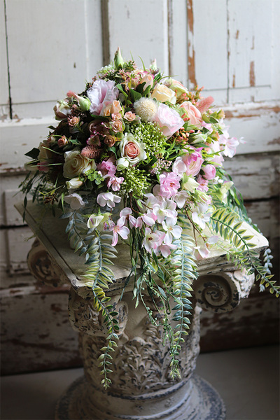 Manfredo Leto, kompozycja kwiatowa w białym naczyniu, wym.34x52cm 