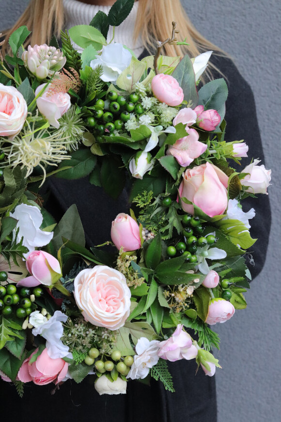 Megusta, kwiatowy wianek na drzwi