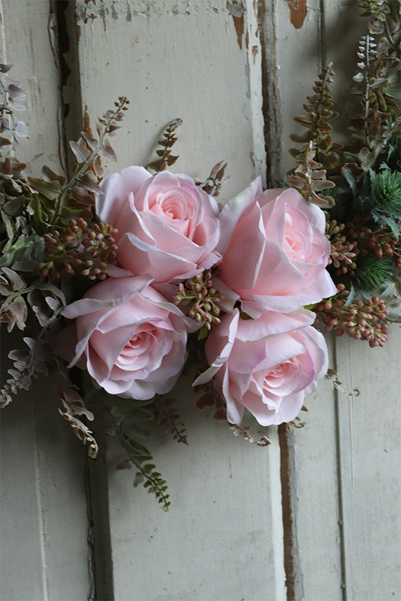 atrakcyjny wianek kwiatowy z różami, Pinko Subtelle, śr.49cm