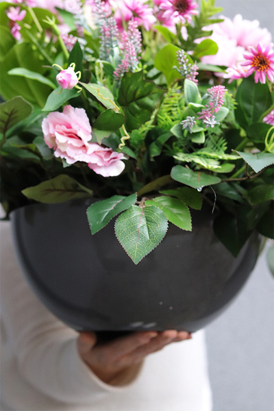 Nerute, kompozycja nagrobna w misie