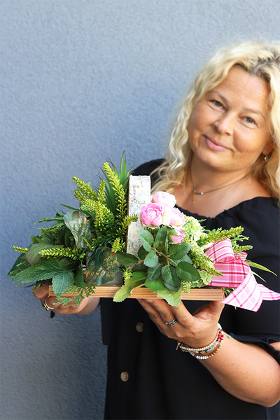 Nelida Angels, dekoracja nagrobna na plastrze drewna