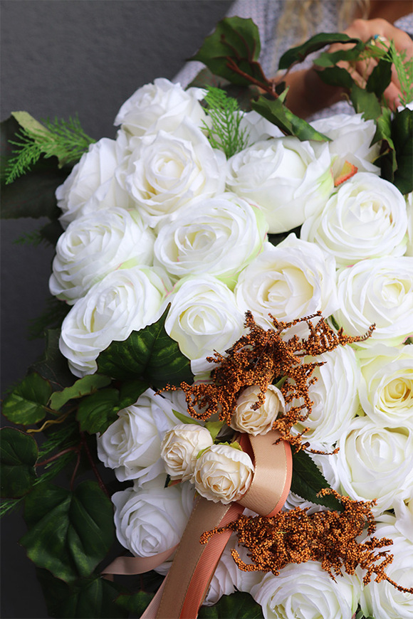 White Dream, wiązanka nagrobna w kształcie serca