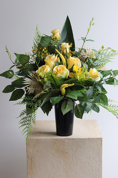 Retrona Yellow, żółty bukiet nagrobny we wkładzie