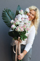 Mortario Roses, nowoczesny bukiet nagrobny do położenia