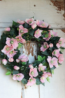 Różowe Ciemierniki, kolorowy wianek na drzwi