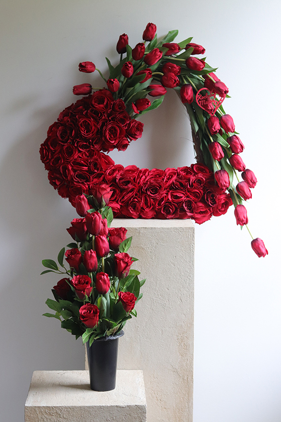 Lovely Red, bukiet nagrobny z różami