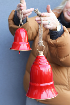 OD RĘKI Red Bells, metalowy dzwonek A, wym.27x15cm