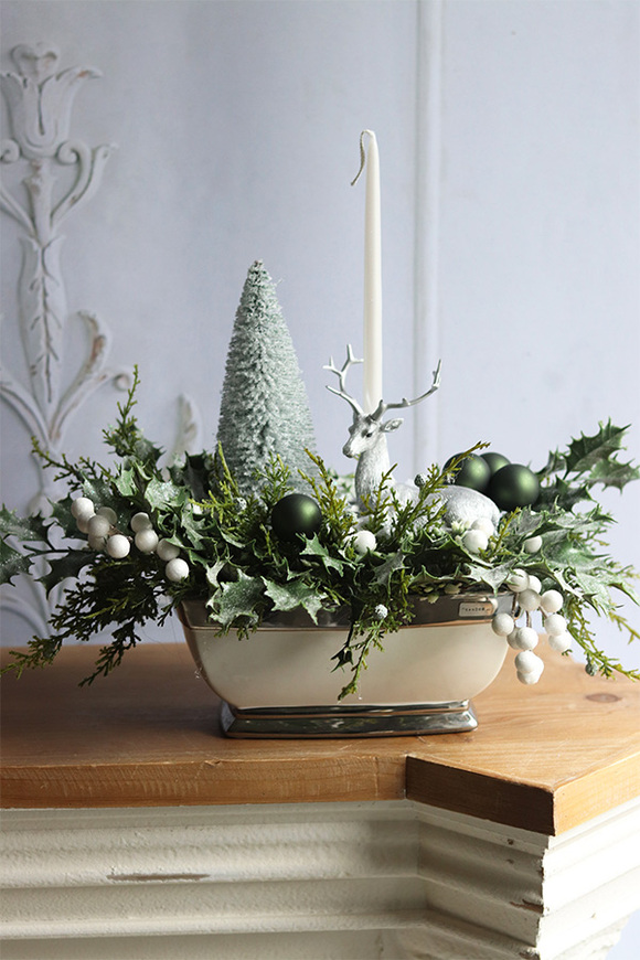 Srebrny Renifer, elegancki świąteczny stroik ze świecą