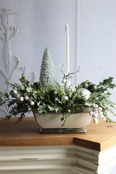 Srebrny Renifer, elegancki świąteczny stroik ze świecą