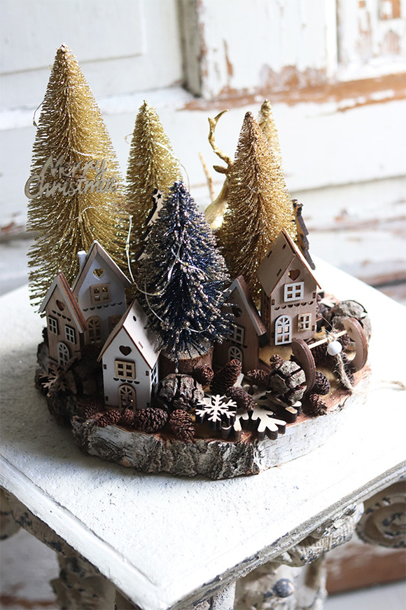 Golden Village Wood, świąteczna drewniana scenka zimowa LED