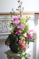 Memorie Volcan Lilly, nowoczesna kompozycja nagrobna w misie