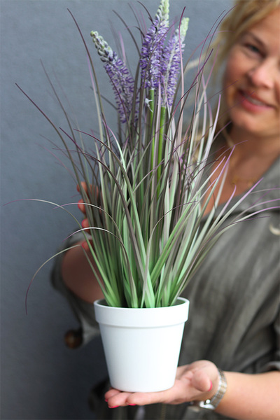 Macadamia S, sztuczna trawa kwitnąca w doniczce