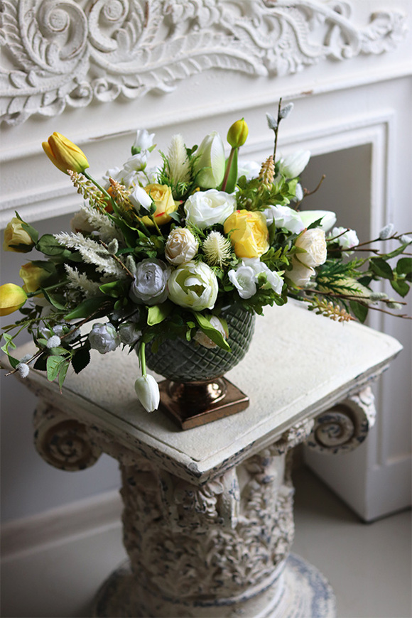 kompozycja kwiatowa z tulipanów, róż i szafirków Spring is coming