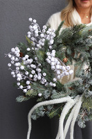 White Winter, zimowy wianek z jagodami